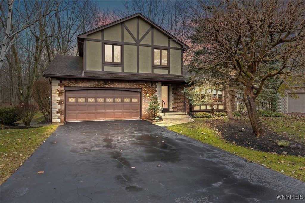 Photo of 47 Inverness Circle, Amherst, NY 14051 (MLS # B1652841)