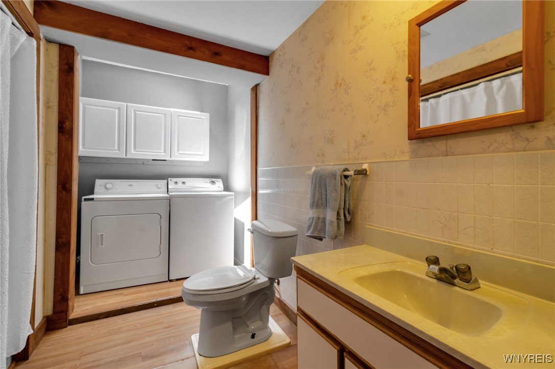 Shelby, New York 14103, United States, 5 Bedrooms Bedrooms, ,3 BathroomsBathrooms,Residential,Active,150284