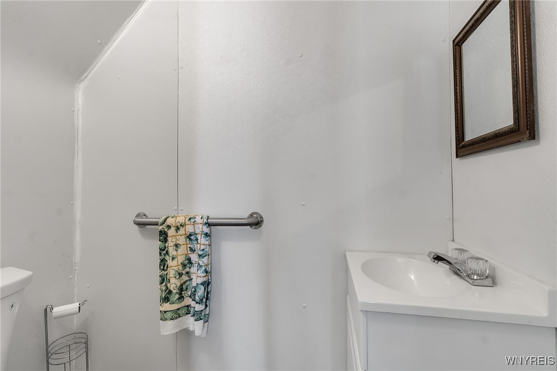 Shelby, New York 14103, United States, 5 Bedrooms Bedrooms, ,3 BathroomsBathrooms,Residential,Active,150284