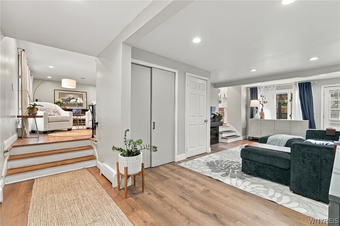 10 Sweetwood Drive N