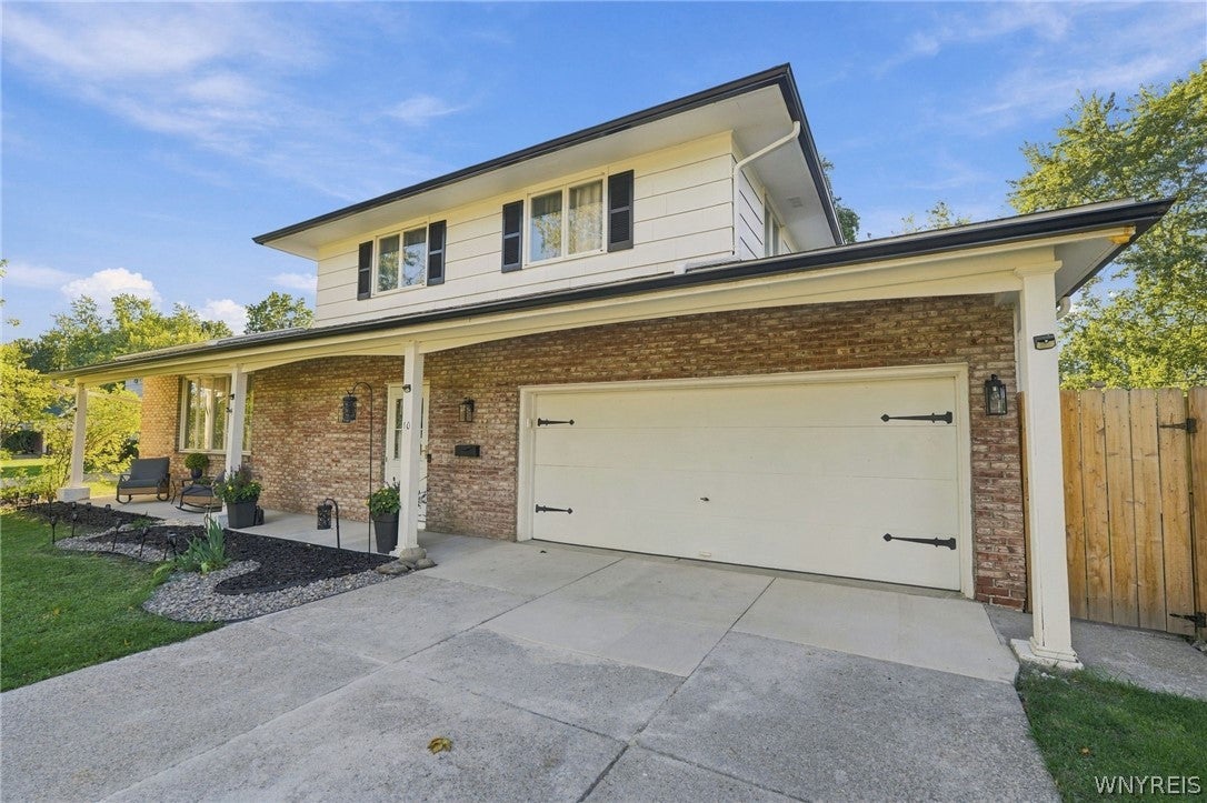 10 Sweetwood Drive N