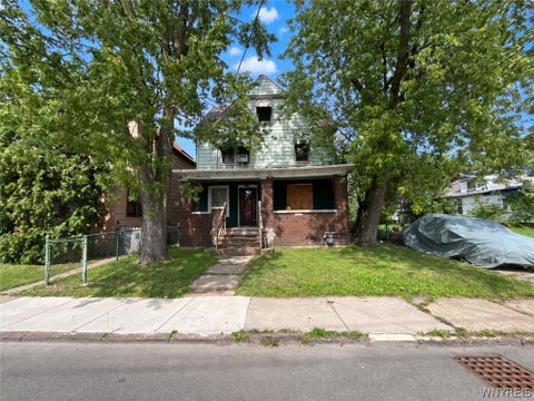Photo of 1146 Whitney Avenue, Niagara Falls, NY 14301 (MLS # B1714415)