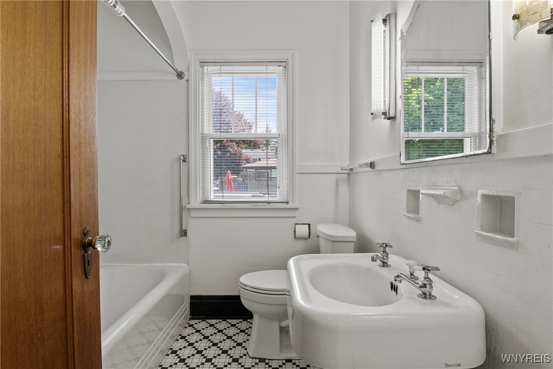 44 Lake Avenue, Lancaster, New York image 18