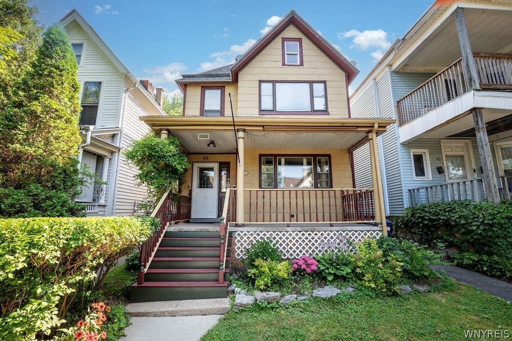 Photo of 43 15th Street, Buffalo, NY 14213 (MLS # B1700021)