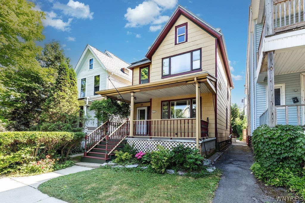 Photo of 43 15th Street, Buffalo, NY 14213 (MLS # B1700021)