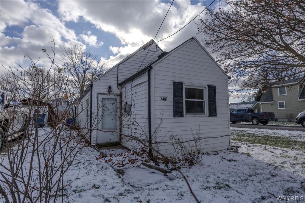 Photo of 3487 Rhode Island Avenue, Niagara, NY 14305 (MLS # B1664885)