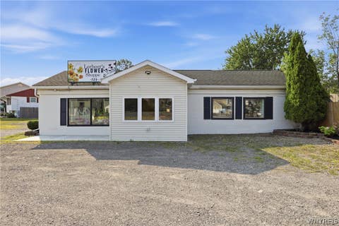 Photo of 723 Sheridan Drive, Tonawanda, NY 14150 (MLS # B1700559)