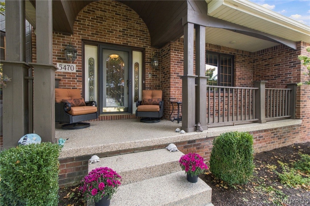 5470 Country Club Lane