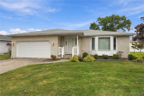 Photo of 390 Willow Green Drive, Amherst, NY 14228 (MLS # B1725322)