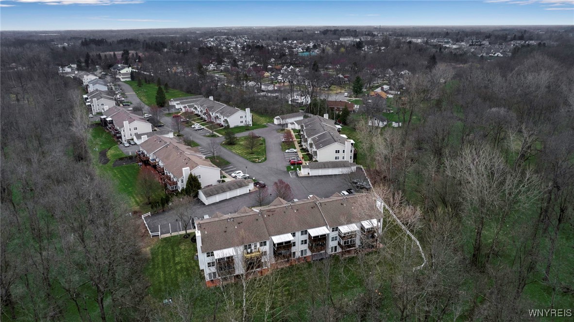 160 Olde Stone Lane, Lancaster, New York image 4