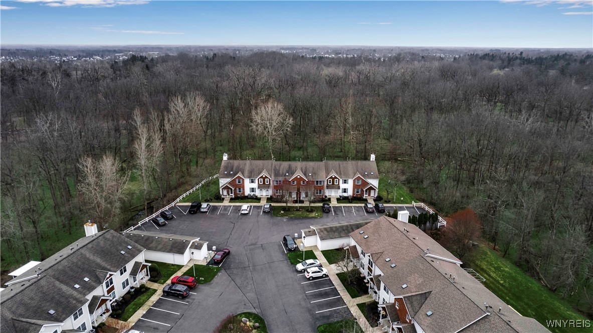 160 Olde Stone Lane, Lancaster, New York image 3