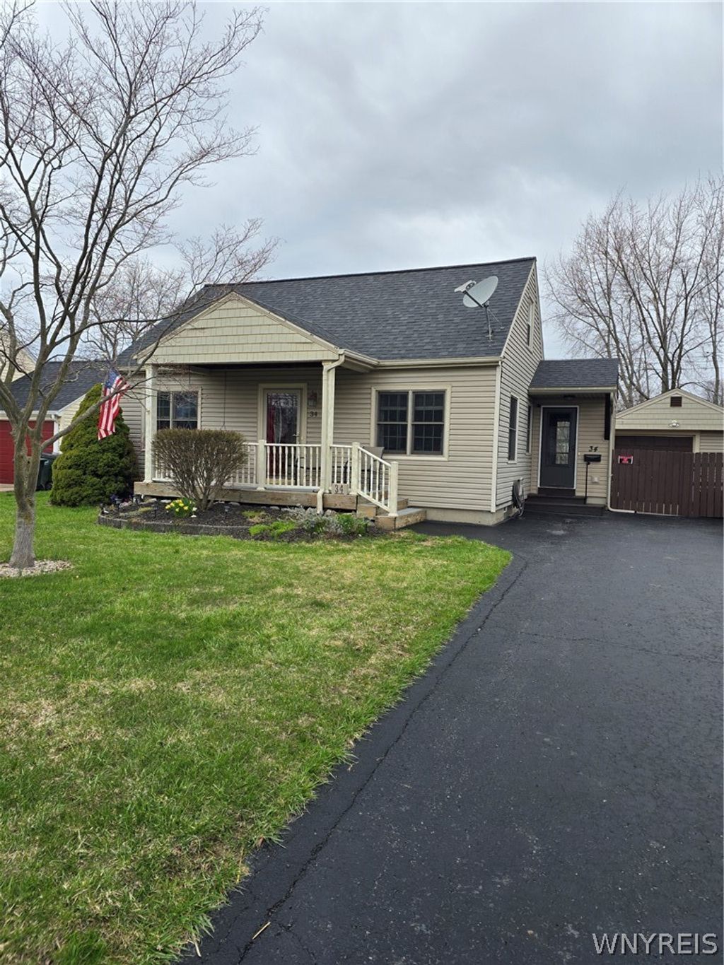 Photo of 34 Middlesex Road, Lancaster, NY 14043 (MLS # B1673164)