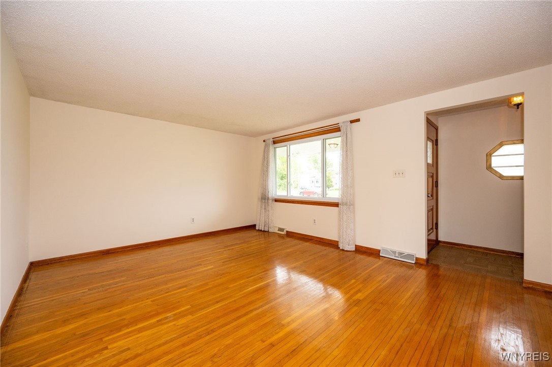 4314 Elmwood Avenue, Hamburg, New York image 3