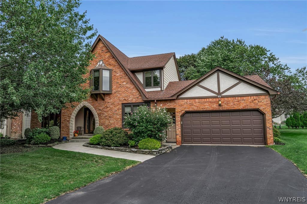 Photo of 11 Homewood Court, Amherst, NY 14221 (MLS # B1709903)