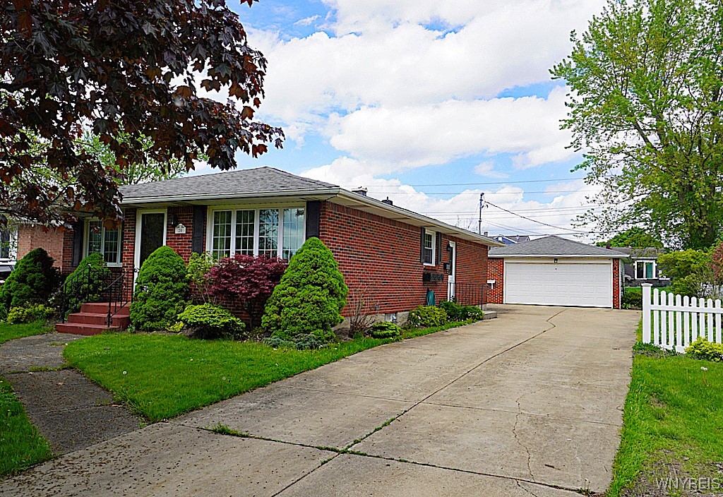 20 Frantzen Ter, Cheektowaga, New York image 2