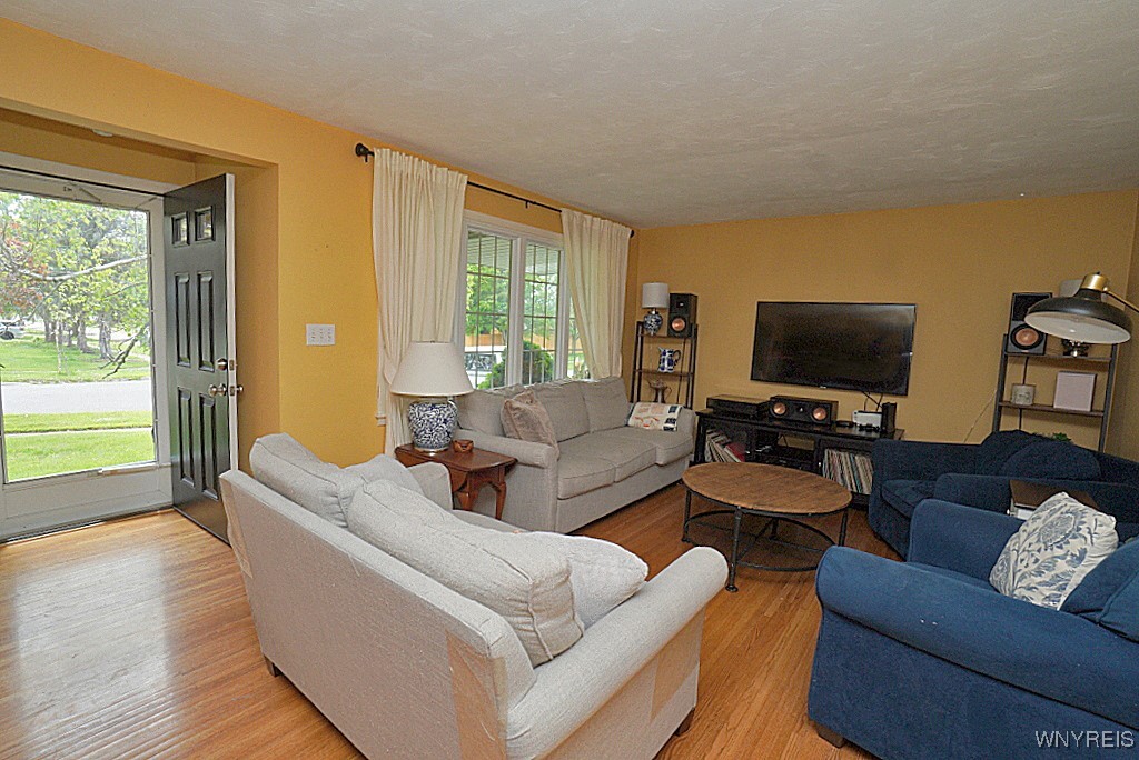 20 Frantzen Ter, Cheektowaga, New York image 6