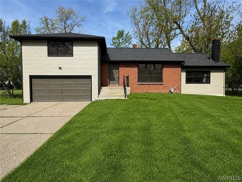 Photo of 4540 Gentwood Drive, Clarence, NY 14221 (MLS # B1683084)
