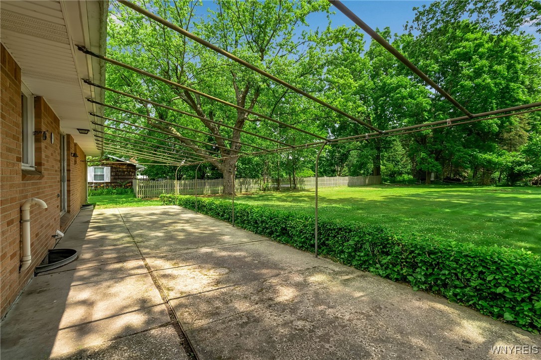 3747 Bowen Road