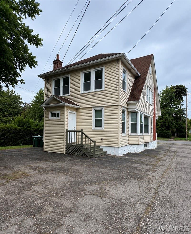 Photo of 1116 Ferry Avenue, Niagara Falls, NY 14301 (MLS # B1709184)