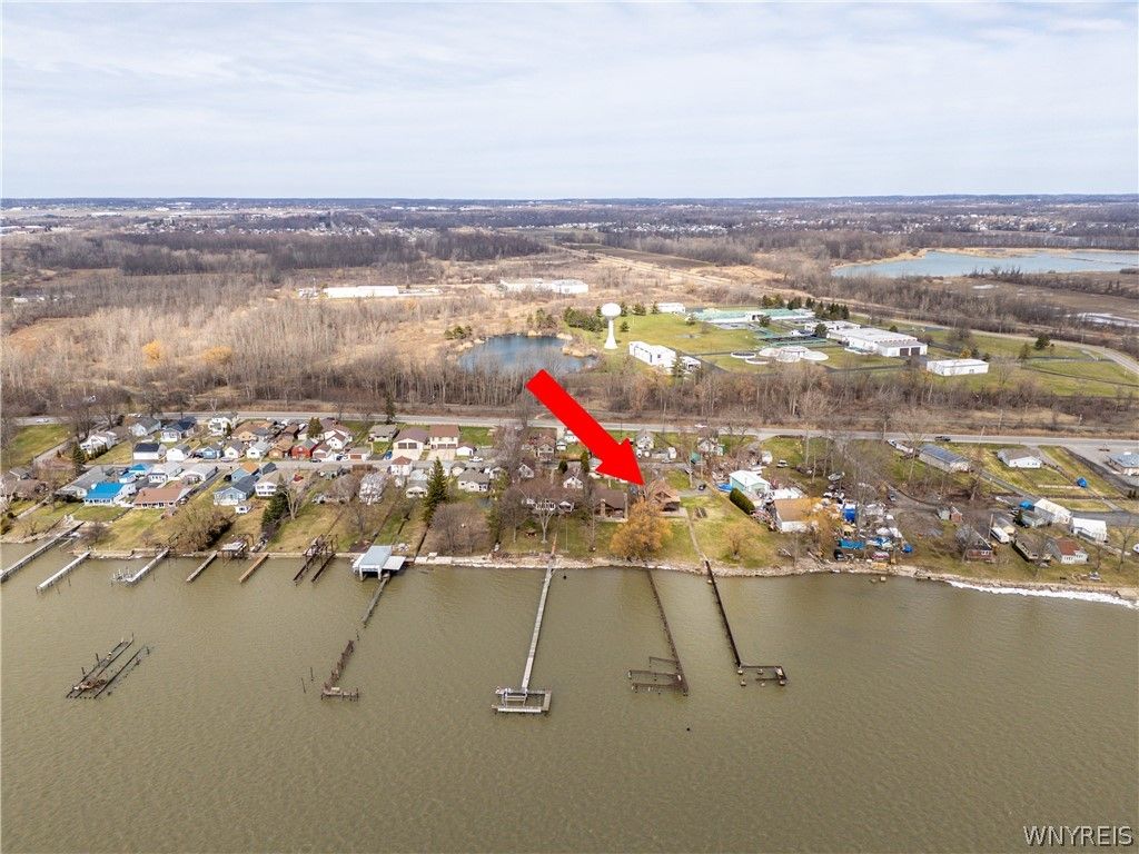 Photo of 94 York Road, Wheatfield, NY 14304 (MLS # B1669196)