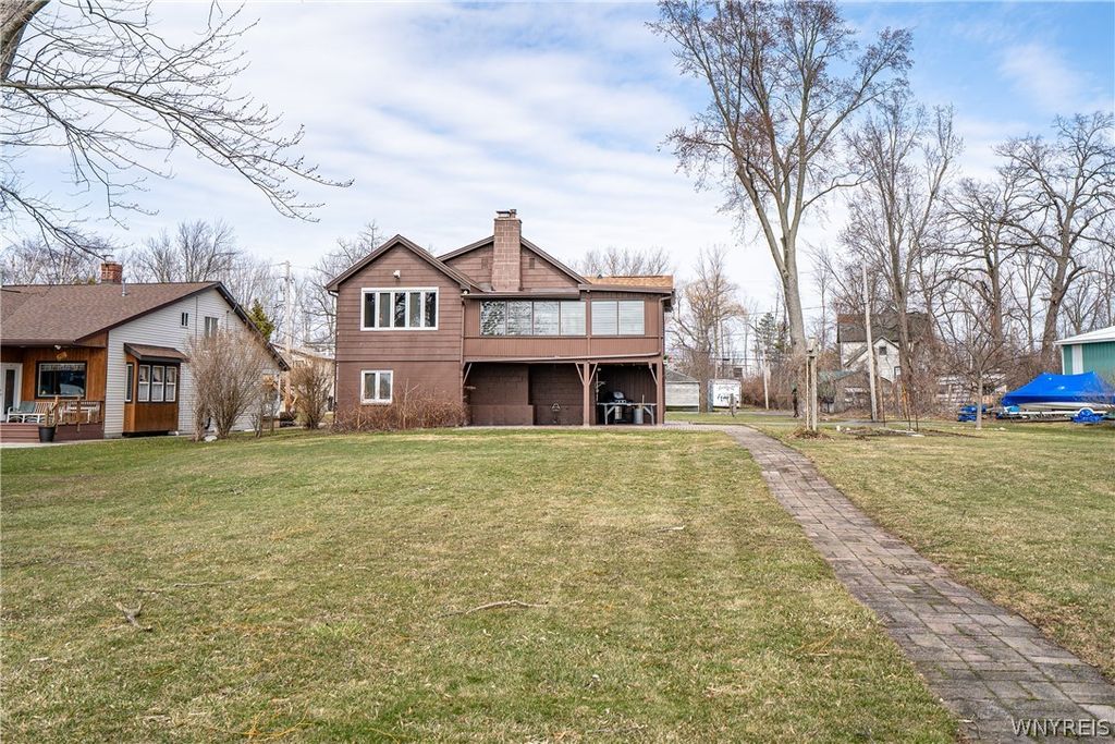 Photo of 94 York Road, Wheatfield, NY 14304 (MLS # B1669196)