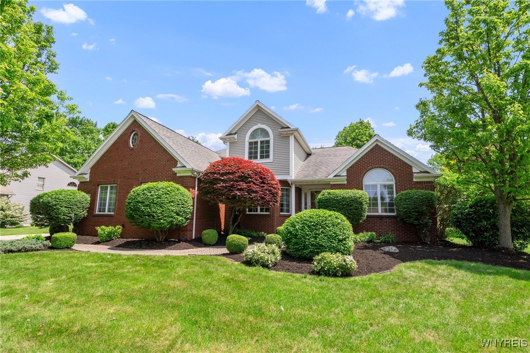 85 Alexander Way, Orchard Park, New York image 1
