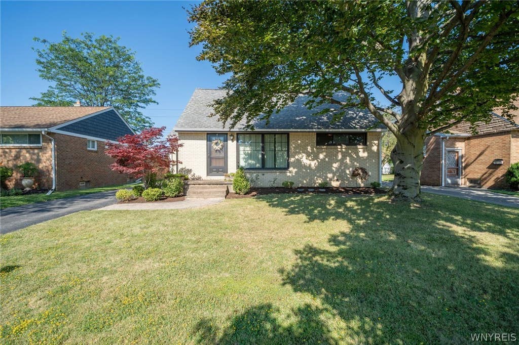 Photo of 282 N Willowlawn Parkway, Cheektowaga, NY 14206 (MLS # B1704608)