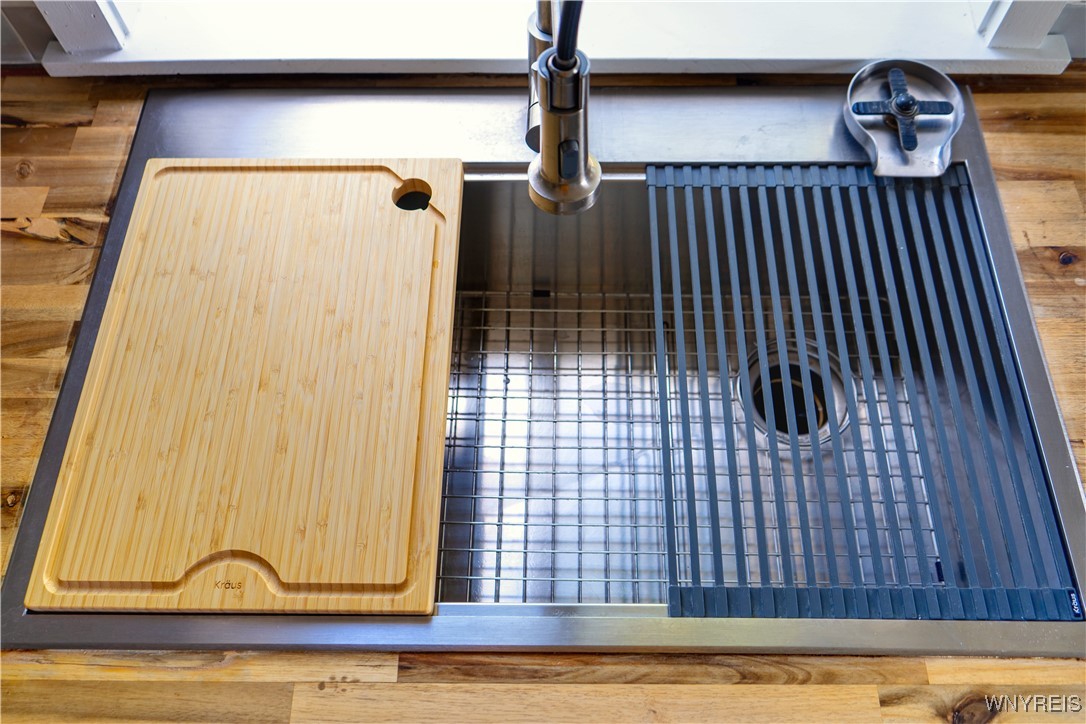 Murray, New York 14470, United States, 5 Bedrooms Bedrooms, ,2 BathroomsBathrooms,Residential,Pending,202904