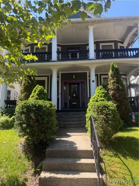 Photo of 37 Inwood Place, Buffalo, NY 14209 (MLS # B1695155)
