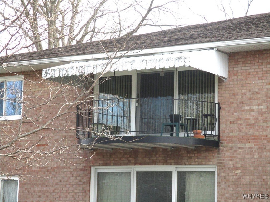 31 Park Lane Court, Amherst, New York image 2
