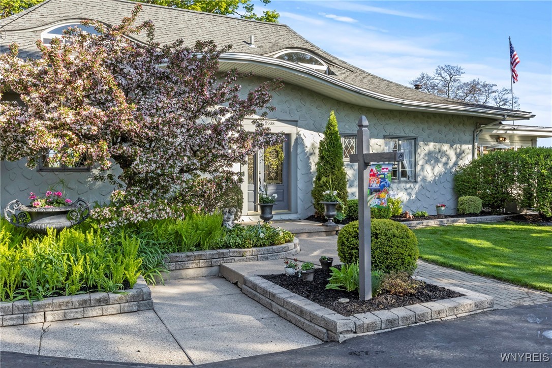 5938 Hyde Park Boulevard, Lewiston, New York image 4