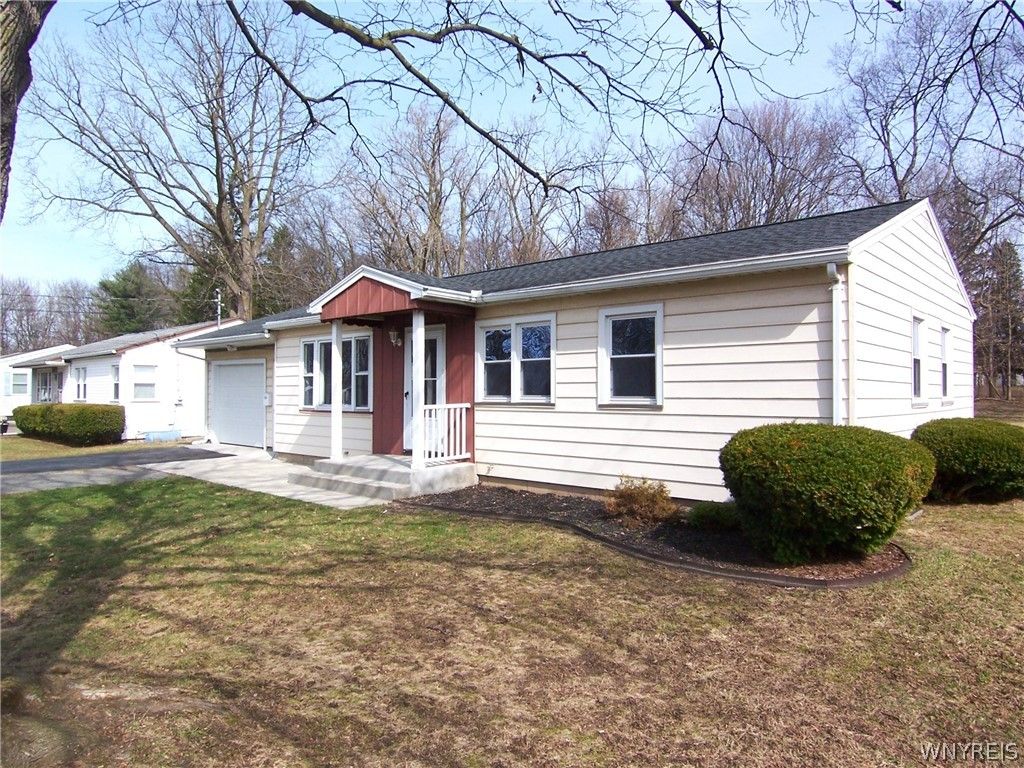 Photo of 24 Tarrytown Drive, Chili, NY 14624 (MLS # B1666759)