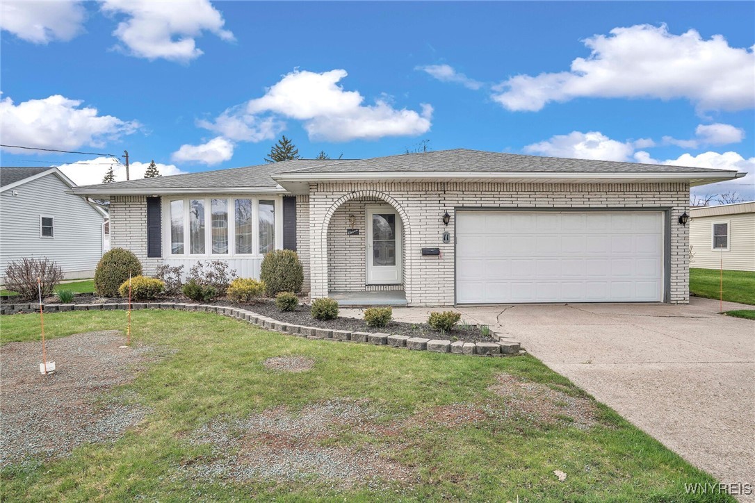 11 Oxford Avenue, Lancaster, New York image 1
