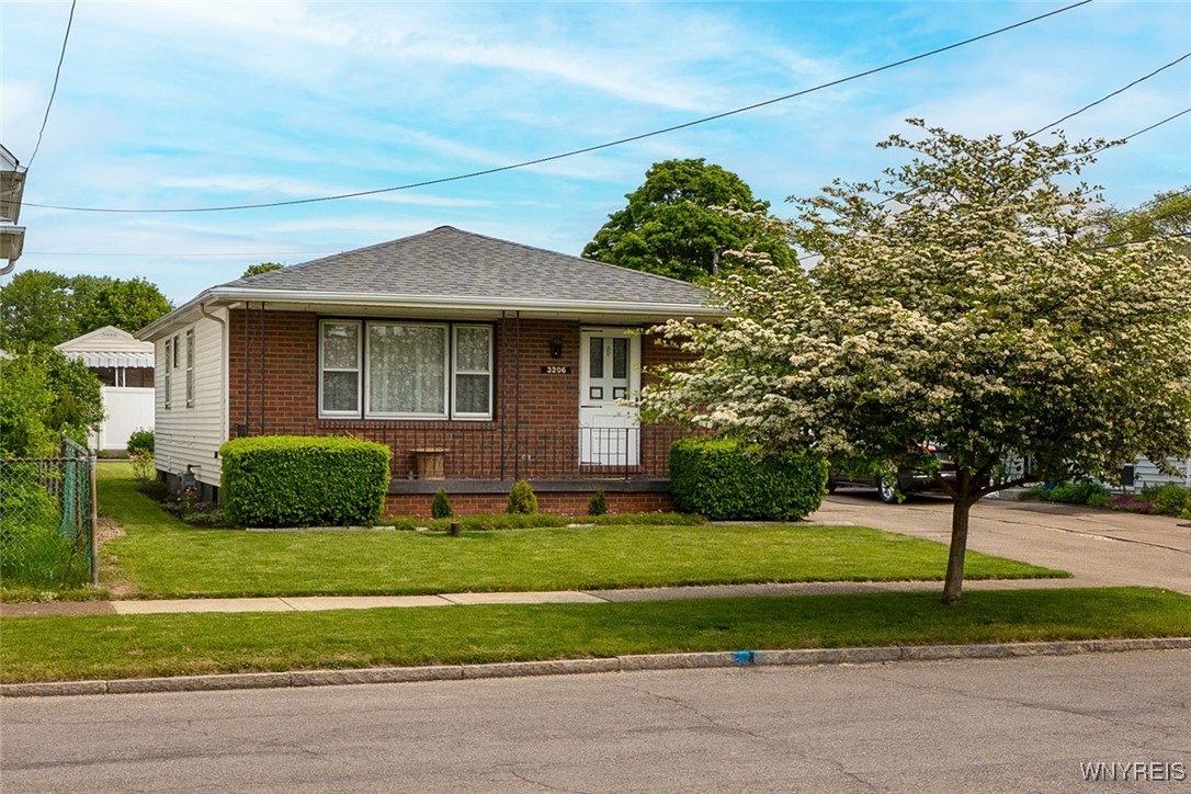 3206 Ontario Avenue, Niagara Falls, New York image 1