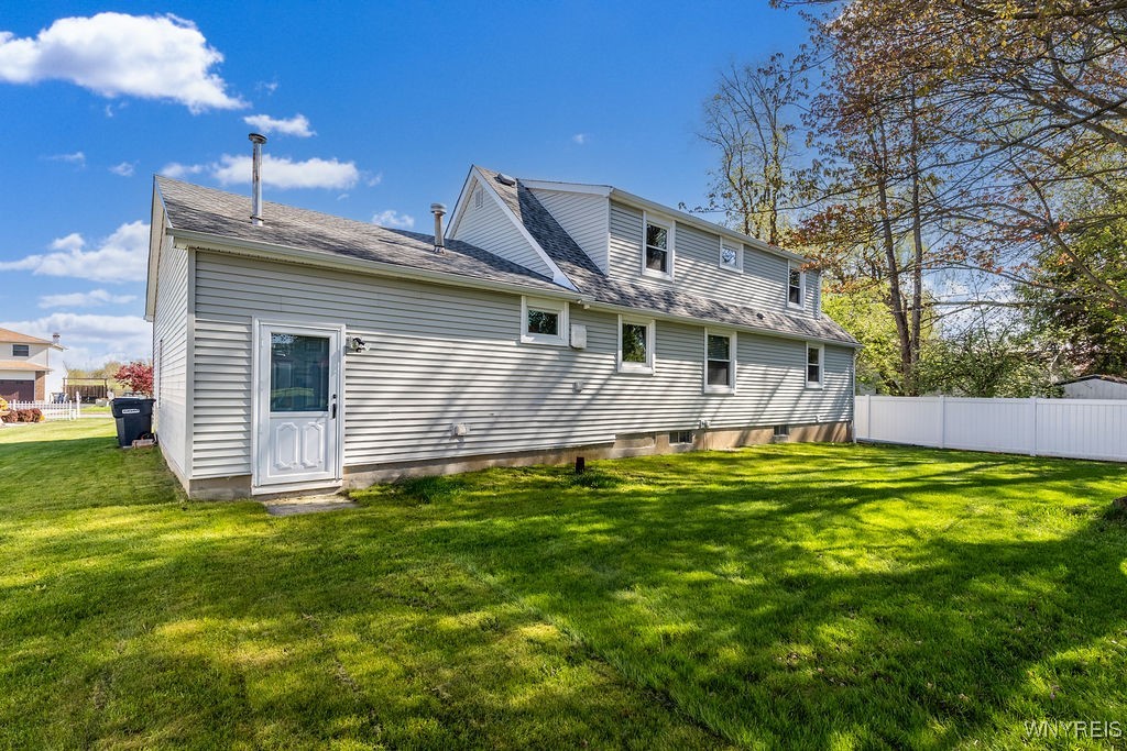 22 Brandywine Drive, Grand Island, New York image 2