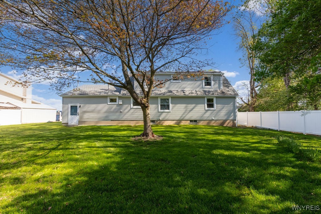22 Brandywine Drive, Grand Island, New York image 3