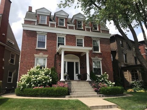 Photo of 186 Bidwell Parkway #2, Buffalo, NY 14222 (MLS # B1608550)