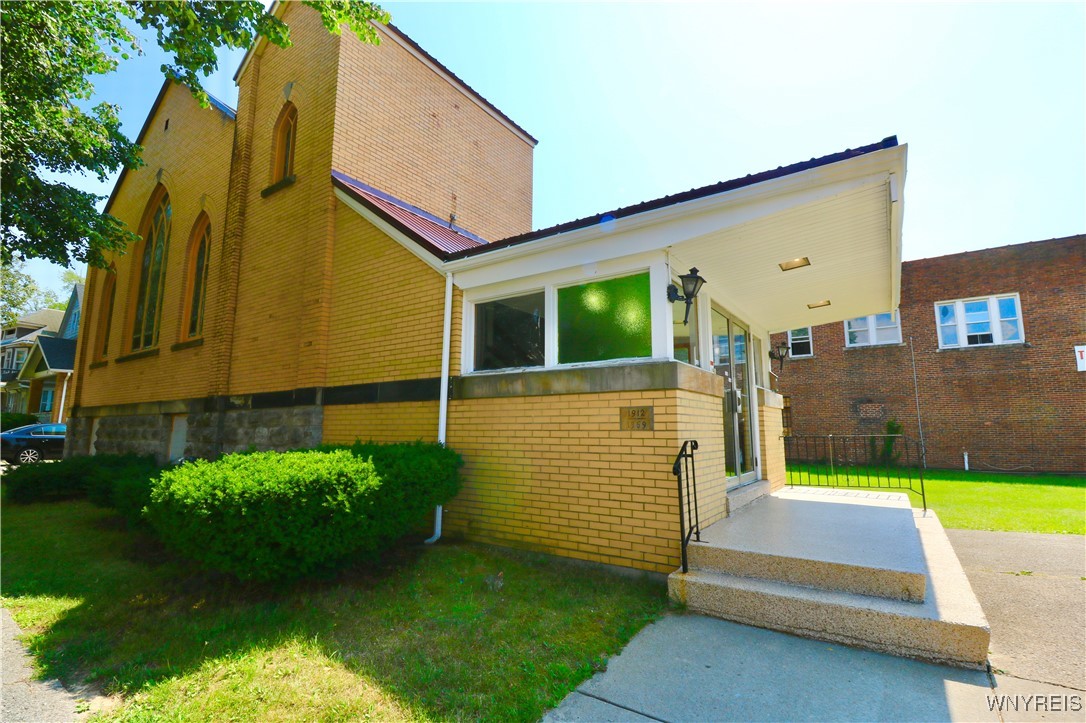 3189 Main Street