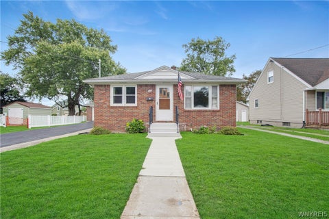 Homes For Sale - 27 Newell Avenue<br/> Erie County, Lancaster, NY 14086
