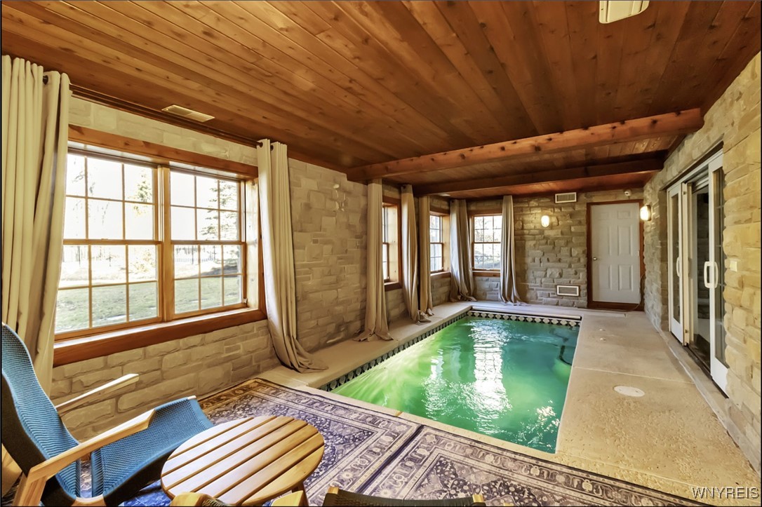 18 Rockdove Lane, Orchard Park, New York image 32