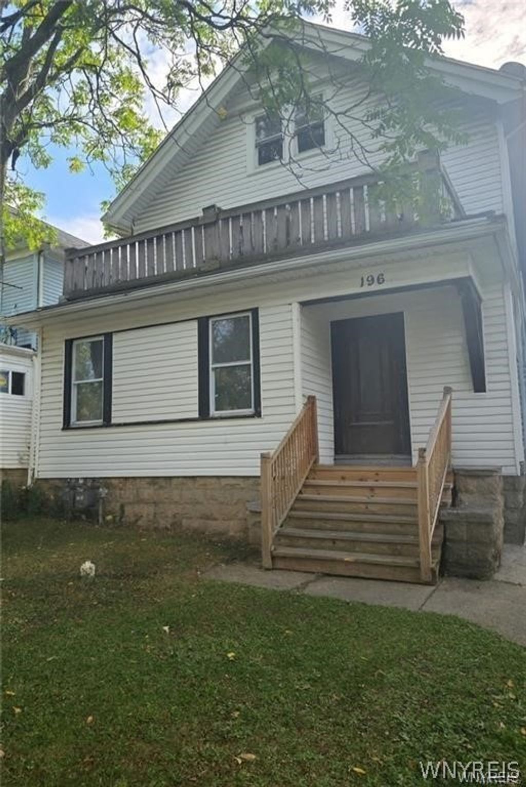 Photo of 196 Englewood Avenue #Upper, Buffalo, NY 14214 (MLS # B1661311)