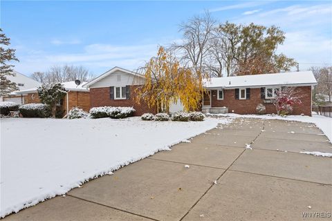 Photo of 162 Red Oak Drive, Amherst, NY 14221 (MLS # B1650320)
