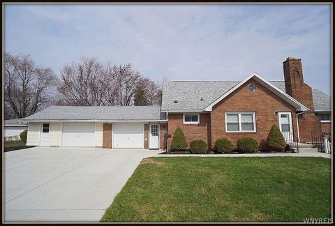 Homes For Sale - 136 Miami Parkway<br/> Erie County, Cheektowaga, NY 14225