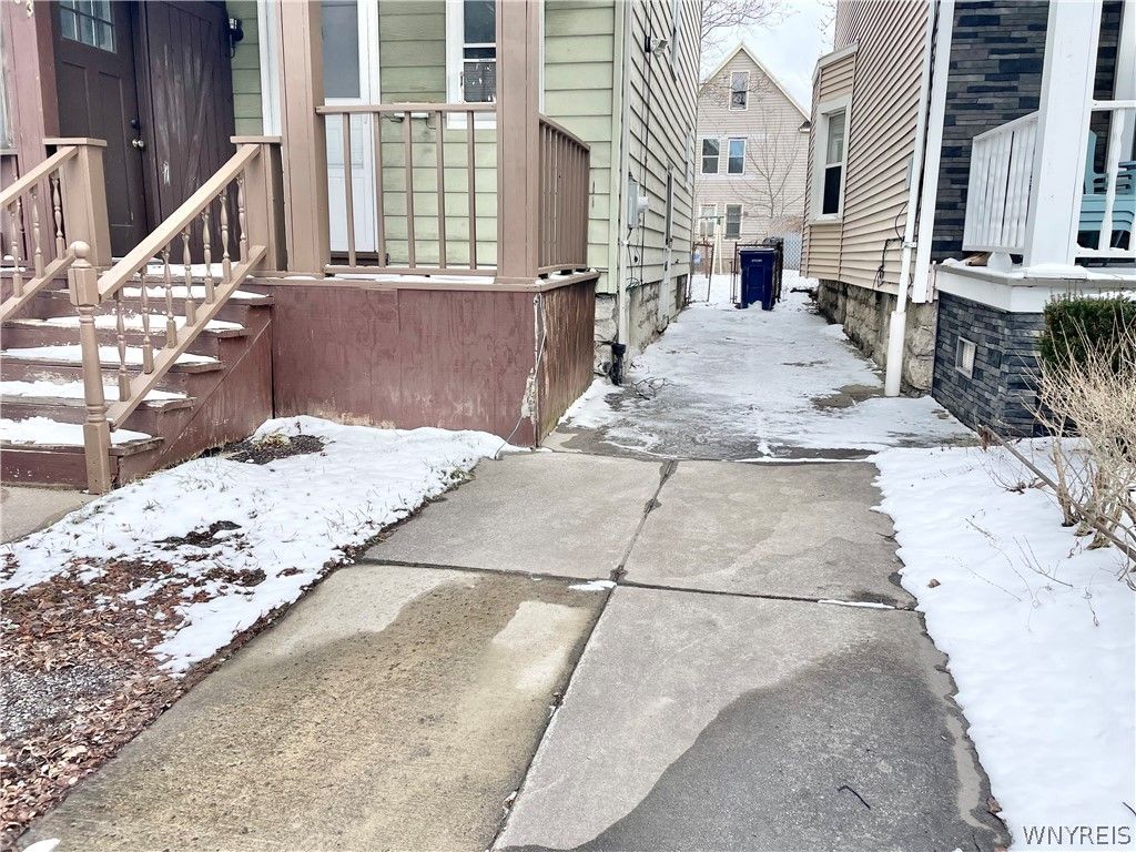 Photo of 463 East Street, Buffalo, NY 14207 (MLS # B1667755)