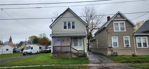 Photo of 85 Ellicott Place, Lancaster, NY 14043 (MLS # B1646411)