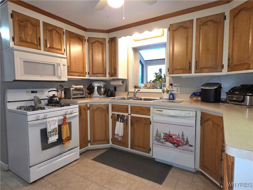 Shelby, New York 14103, United States, 3 Bedrooms Bedrooms, ,1 BathroomBathrooms,Residential,Active,242726