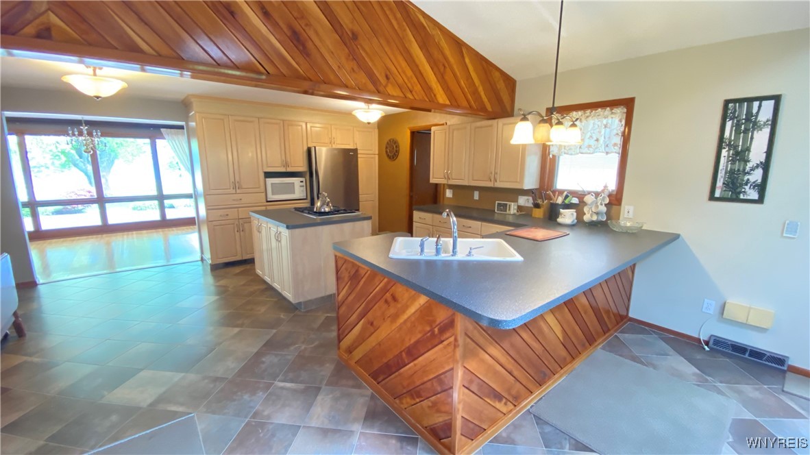 4431 Lake Shore Road, Hamburg, New York image 5