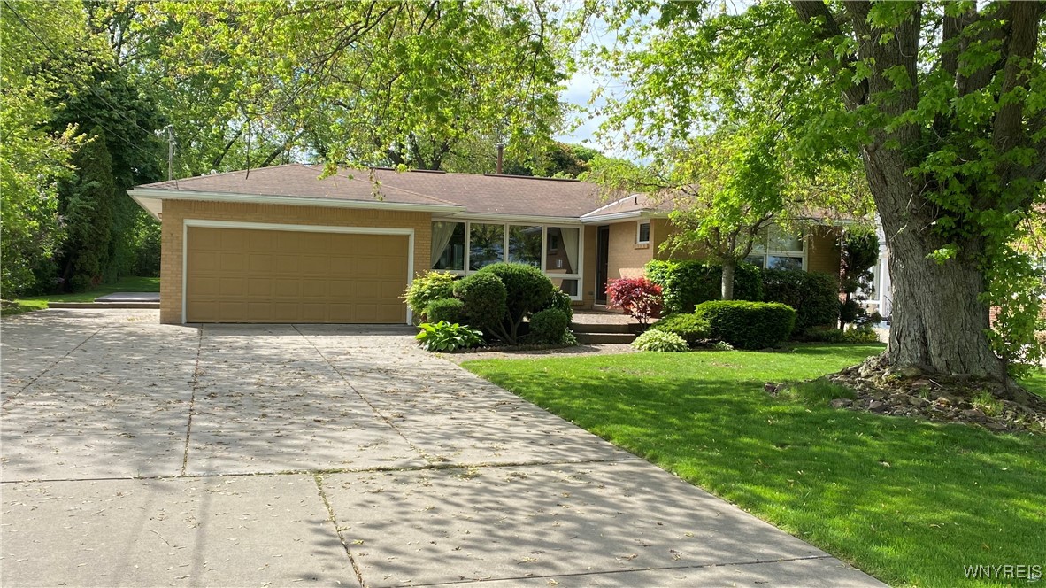 4431 Lake Shore Road, Hamburg, New York image 1