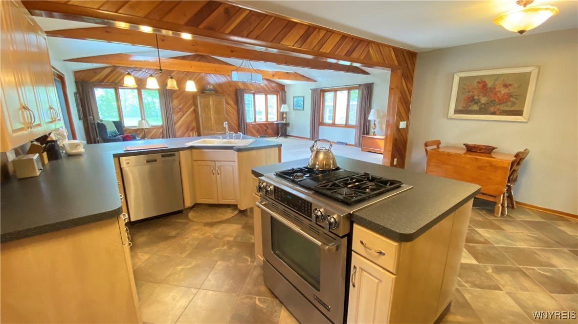 4431 Lake Shore Road, Hamburg, New York image 3