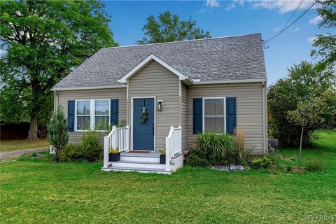 Photo of 689 Paradise Road, Amherst, NY 14051 (MLS # B1640665)